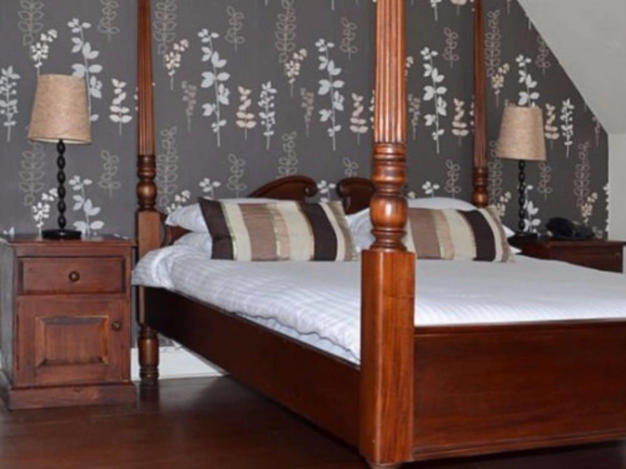 Celentano'S Restaurant With Rooms กลาสโกว์ ภายนอก รูปภาพ